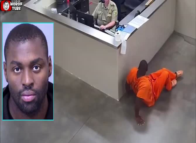 Video :He scuttles over to the women's jail!